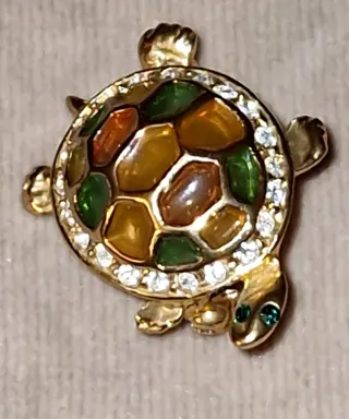 Spilla tartaruga smaltata con strass