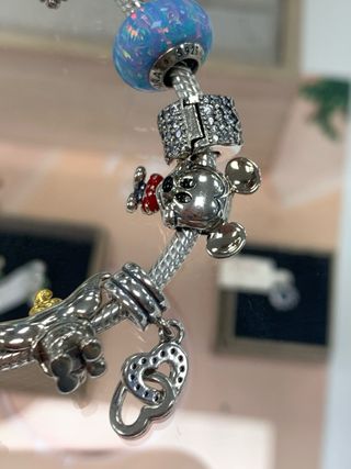 PULSERA PANDORA Y CHARMS DISNEY