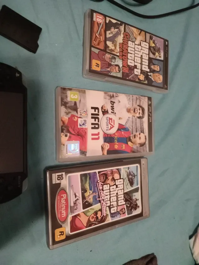 Pack PSP Slim Negra + 3 Juegos