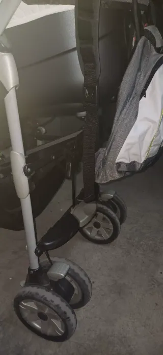 Carrito de bebé y silla de coche