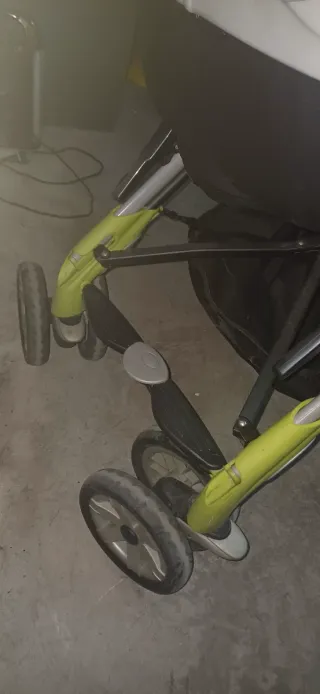 Carrito de bebé y silla de coche