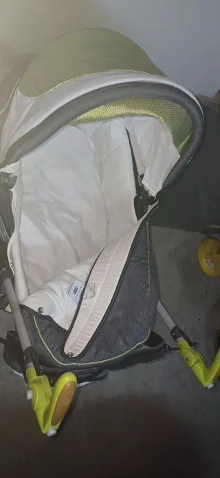 Carrito de bebé y silla de coche