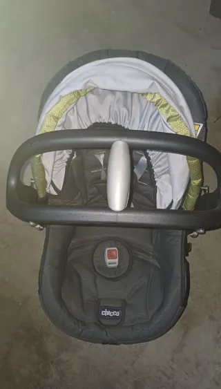 Carrito de bebé y silla de coche
