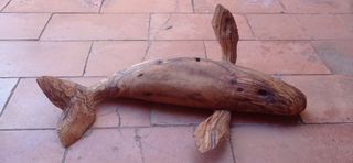 Ballena de madera de olivo