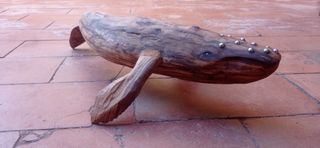 Ballena de madera de olivo
