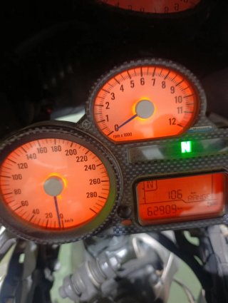 BMW K1300R Moto Deportiva Blanca gris con Maletas