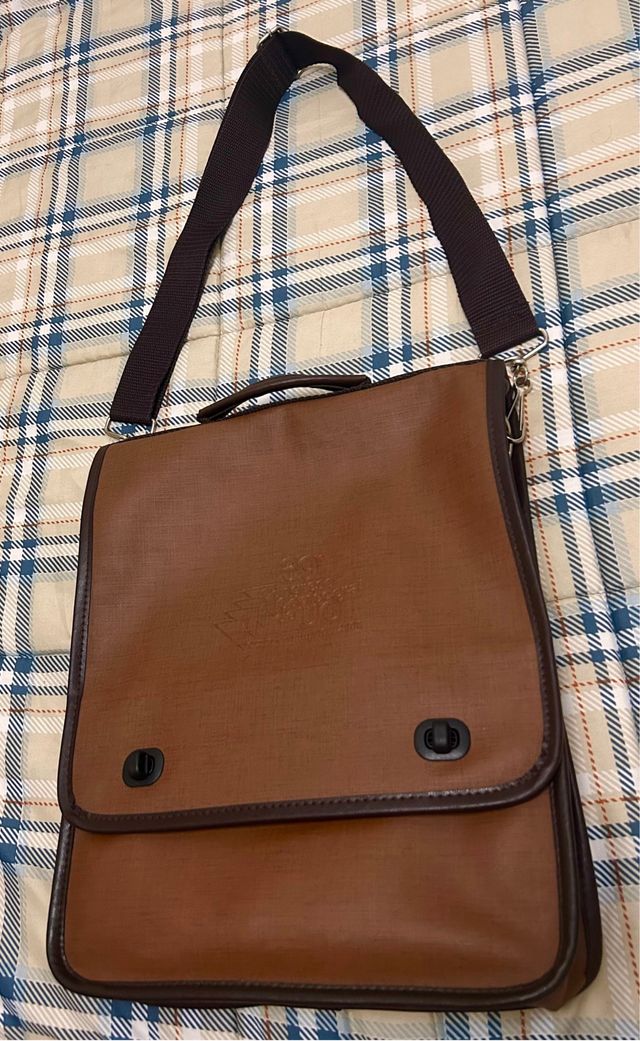 Bolso mensajero o bandolera marrón