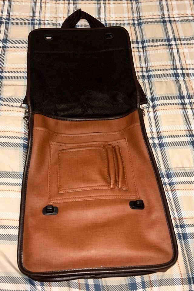 Bolso mensajero o bandolera marrón