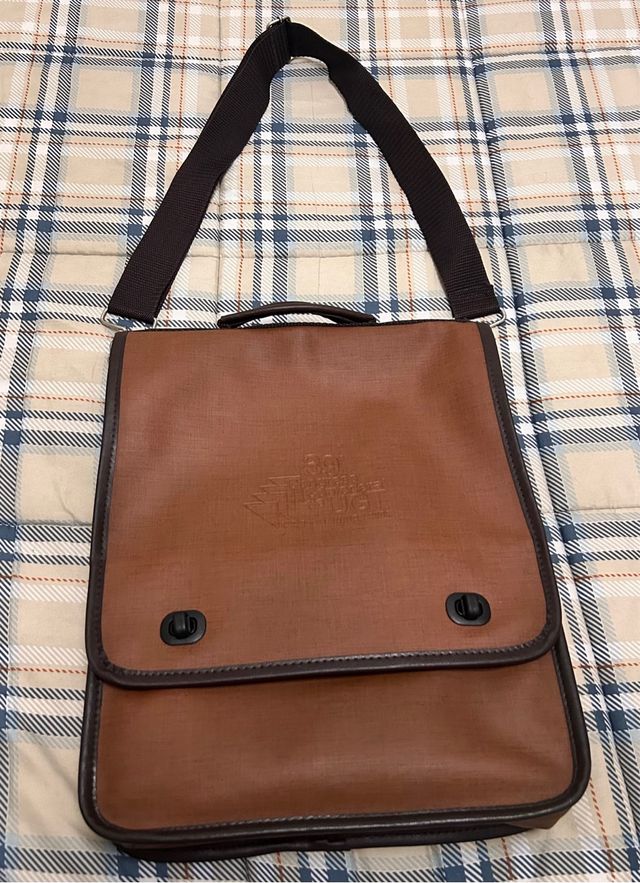 Bolso mensajero o bandolera marrón