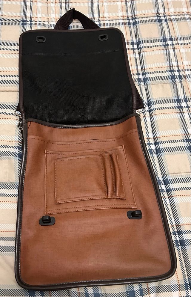 Bolso mensajero o bandolera marrón
