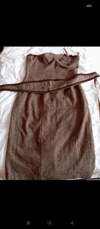 Traje palabra de honor marrón elegante