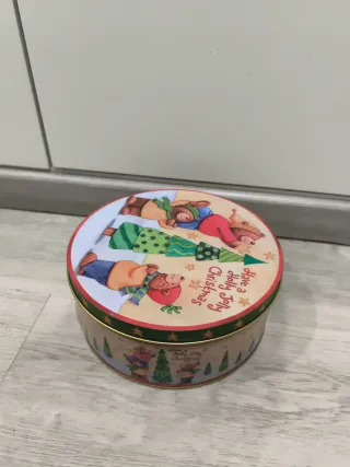 Caja metálica navideña