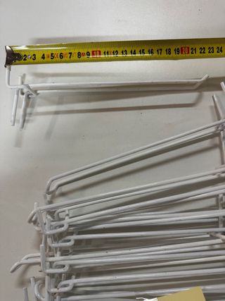 Ganchos metálicos para panel expositor