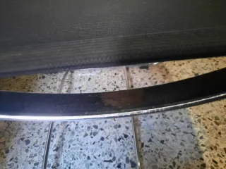 Sillón de oficina negro y plateado