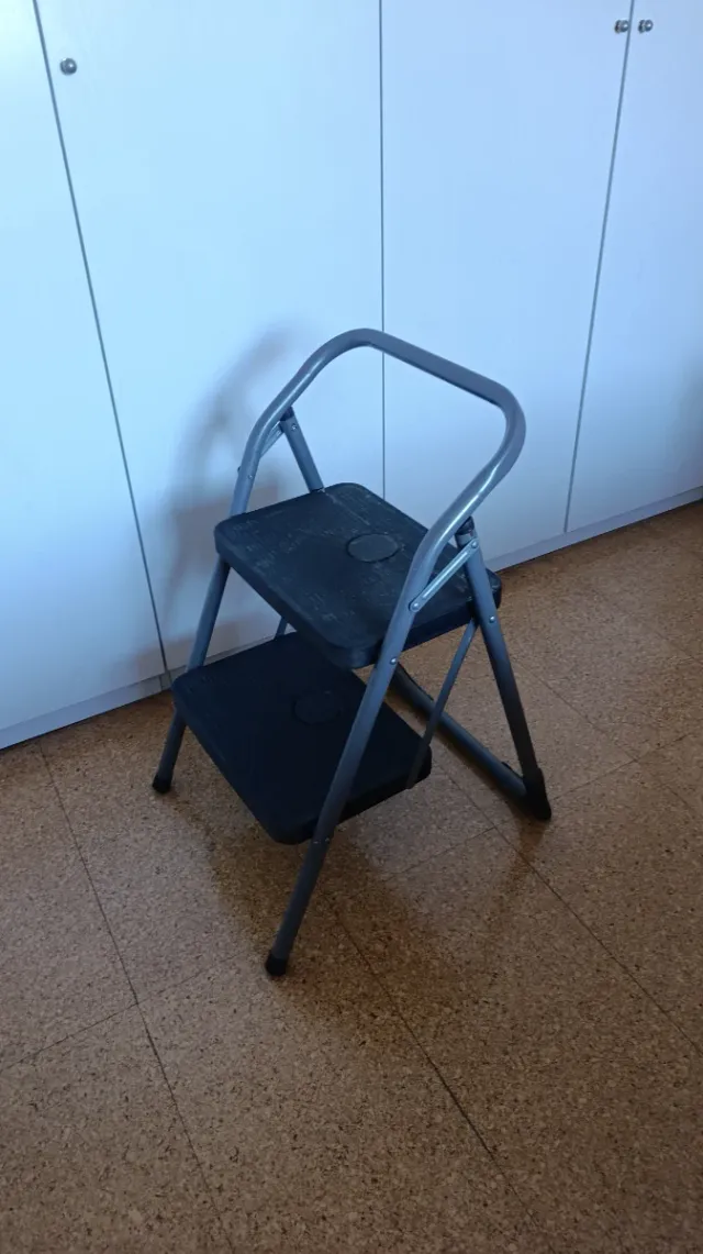 Escalera plegable 2 peldaños
