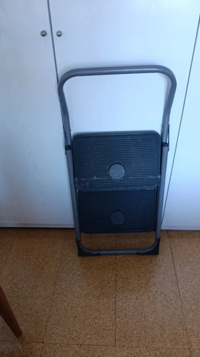 Escalera plegable 2 peldaños