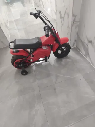 Moto eléctrica infantil roja