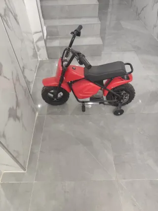 Moto eléctrica infantil roja