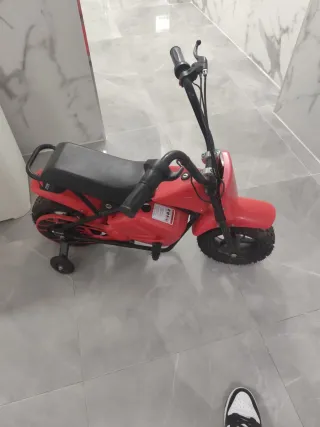 Moto eléctrica infantil roja