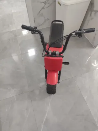 Moto eléctrica infantil roja