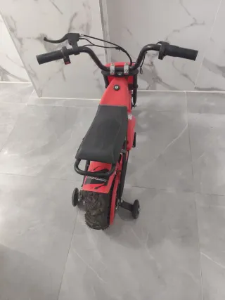 Moto eléctrica infantil roja