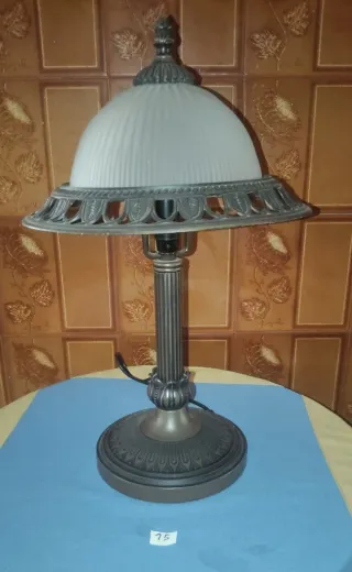 Lámpara de mesa metal y cristal