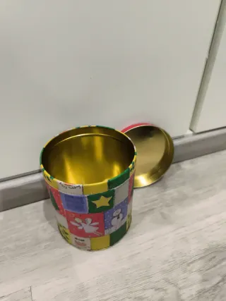 Caja metálica de Navidad multicolor