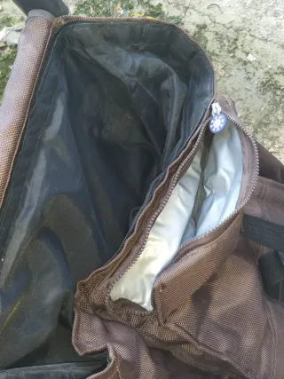 Carro de la compra marrón y plateado