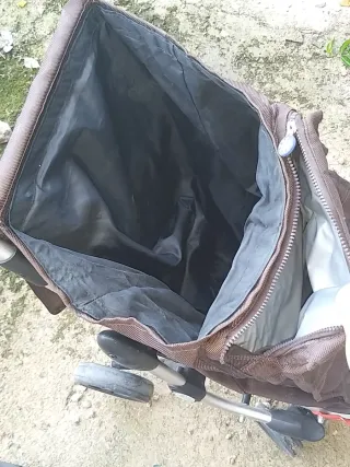 Carro de la compra marrón y plateado