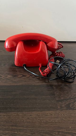 Teléfono fijo vintage rojo