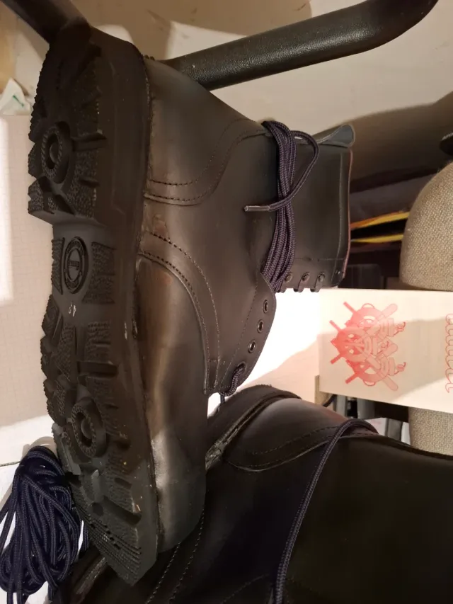 Botas de hombre negras marca iturri