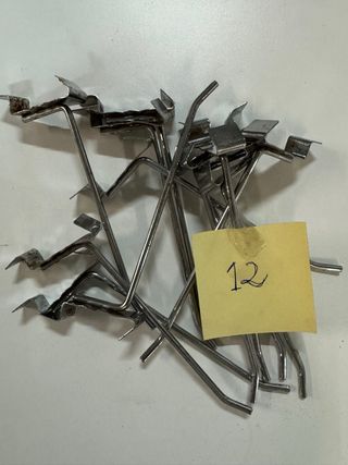 Ganchos metálicos para panel expositor