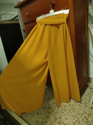 Pantalón ancho efecto falda