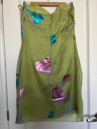 Vestido fiesta palabra de honor verde y rosa