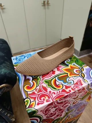 Zapatos planos de punto beige
