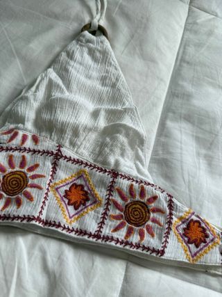 Top Pull&Bear blanco bordado