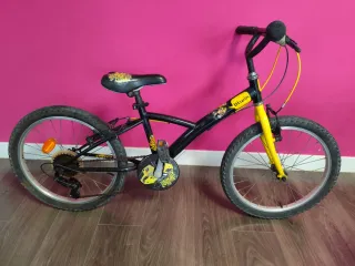 Bicicleta infantil Btwin negra y amarilla