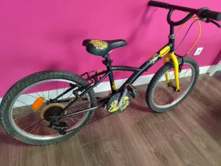 Bicicleta infantil Btwin negra y amarilla