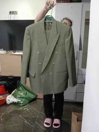 Traje de hombre verde oliva