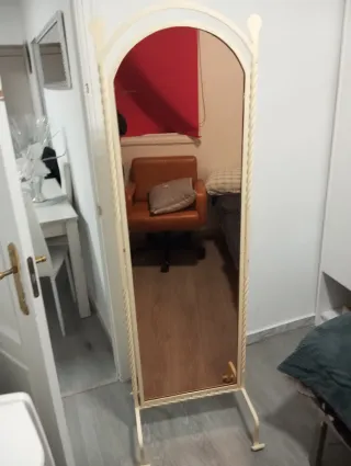 Espejo de pie hierro forjado beige
