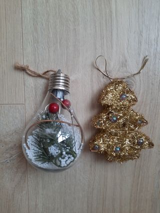 Adornos Navideños Bombilla y Árbol Dorado