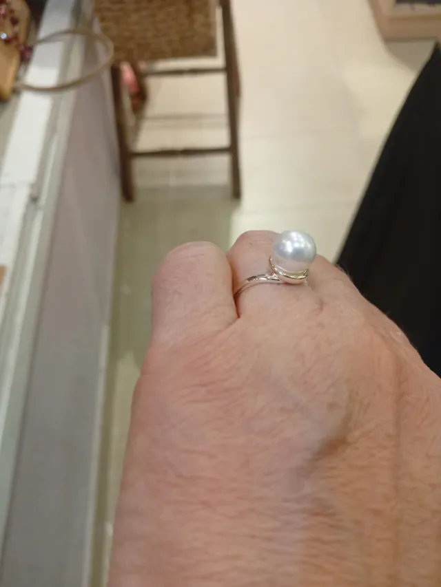 Anillo de acero con perla