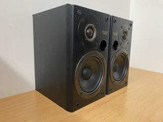 Altavoces Onkyo D-062A