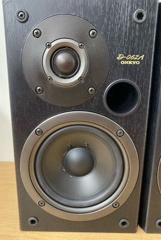 Altavoces Onkyo D-062A