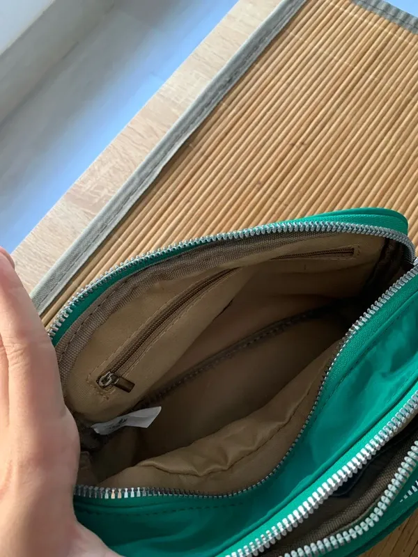 Bolso pequeño verde acolchado