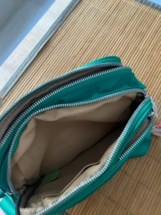 Bolso pequeño verde acolchado