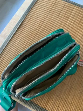 Bolso pequeño verde acolchado