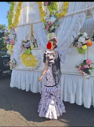 Traje de flamenca rosa y negro