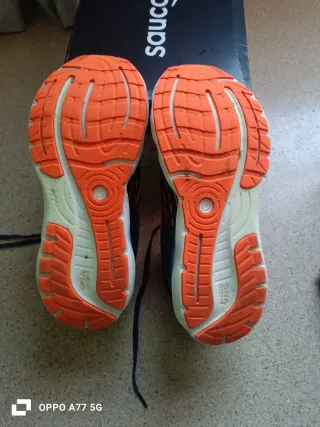 Lote 2 zapatillas Brooks y Nike