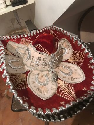 Sombrero Mexicano Pigalle Rojo y Plateado